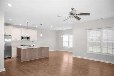 Welcome to Woodland Ridge! Built in 2022, this thoughtfully - photo 7