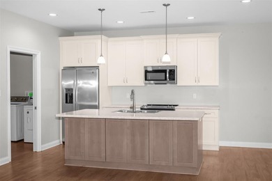 Welcome to Woodland Ridge! Built in 2022, this thoughtfully - photo 10