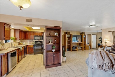 Tucked into a central Lake Havasu location, this truly - photo 14