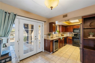 Tucked into a central Lake Havasu location, this truly - photo 15
