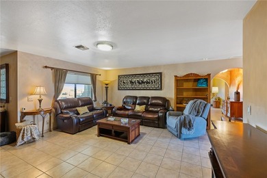 Tucked into a central Lake Havasu location, this truly - photo 19
