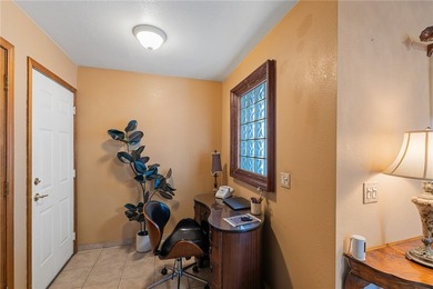 Tucked into a central Lake Havasu location, this truly - photo 21