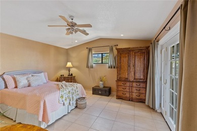 Tucked into a central Lake Havasu location, this truly - photo 22
