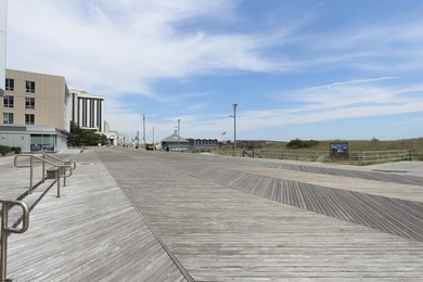 BEACHFRONT CONDO!! VACANT & NEWLY RENOVATED! Don't miss this - photo 24