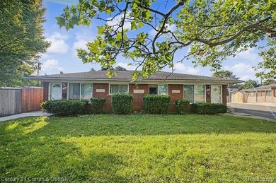 8 unit apartment building, 2 separate buildings with 4 (one) - photo 25
