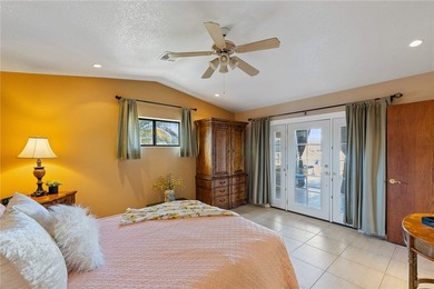 Tucked into a central Lake Havasu location, this truly - photo 25
