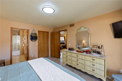Tucked into a central Lake Havasu location, this truly - photo 29
