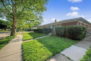 8 unit apartment building, 2 separate buildings with 4 (one) - photo 31