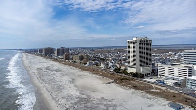 BEACHFRONT CONDO!! VACANT & NEWLY RENOVATED! Don't miss this - photo 44