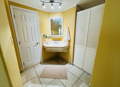 Welcome to your slice of paradise in the exclusive Harbor View - photo 8