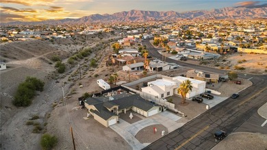 Tucked into a central Lake Havasu location, this truly - photo 50