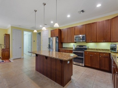 LIKE NEW Custom 3br, 2ba Collier Club residence is ready to - photo 3