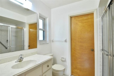 Virtually Staged. Desirable South Venice Home! This thoughtful 3 - photo 6