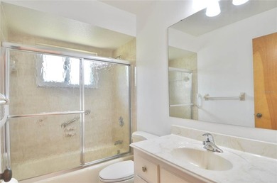 Virtually Staged. Desirable South Venice Home! This thoughtful 3 - photo 8