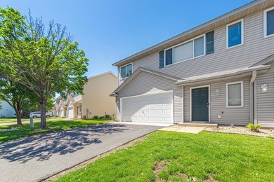 Looking for a move-in-ready end-unit townhome! Look no - photo 2