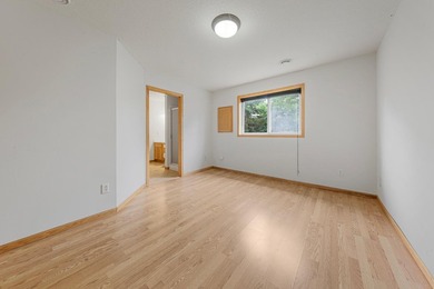 Looking for a move-in-ready end-unit townhome! Look no - photo 5