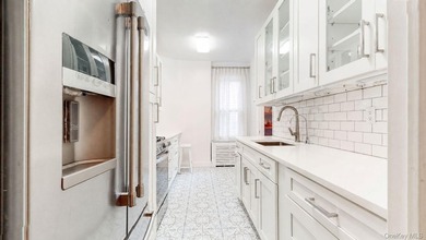 Prime location in the heart of Forest Hills-this move-in ready - photo 4