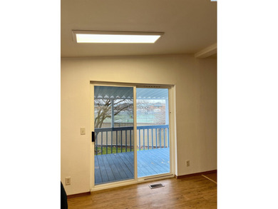 MLS# 289507 Welcome home to this beautifully maintained 1991