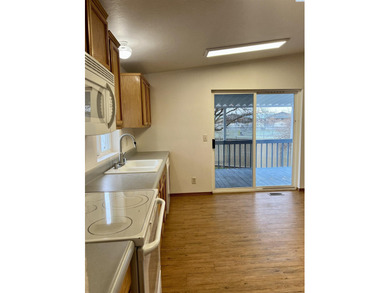 MLS# 289507 Welcome home to this beautifully maintained 1991