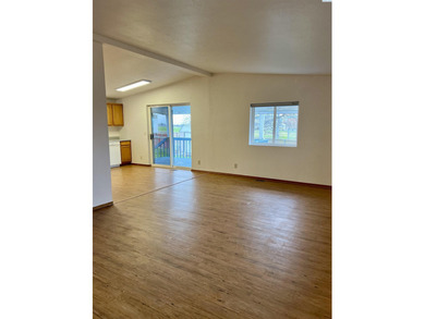 MLS# 289507 Welcome home to this beautifully maintained 1991