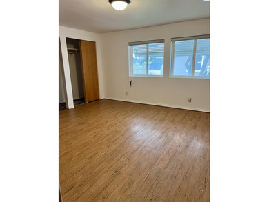 MLS# 289507 Welcome home to this beautifully maintained 1991