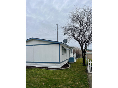 MLS# 289507 Welcome home to this beautifully maintained 1991