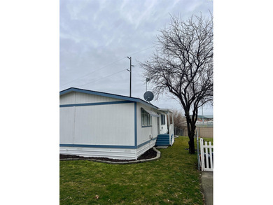 MLS# 289507 Welcome home to this beautifully maintained 1991