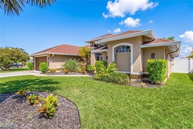Waterfront - Pool Home with huge screen lanai - Fully updated - - photo 38