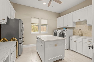 Beautifully updated custom home in the highly sought-after Oak - photo 22