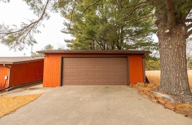Escape to this charming cabin at the scenic Mississippi River - photo 29