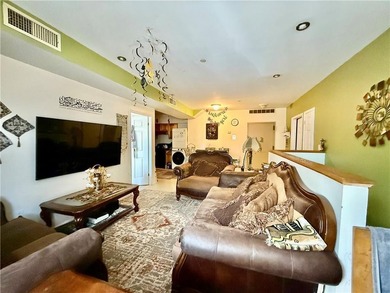 Welcome to this beautiful 3-bedroom duplex apartment, which - photo 7