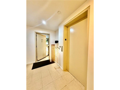 Welcome to this beautiful 3-bedroom duplex apartment, which - photo 9