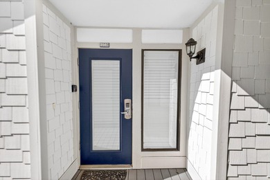 STUNNING UPSTAIRS CONDO WITH SWEEPING BAY & MARINA VIEWS IN - photo 2