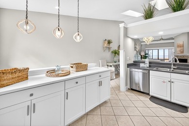 STUNNING UPSTAIRS CONDO WITH SWEEPING BAY & MARINA VIEWS IN - photo 7