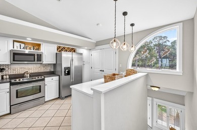 STUNNING UPSTAIRS CONDO WITH SWEEPING BAY & MARINA VIEWS IN - photo 8