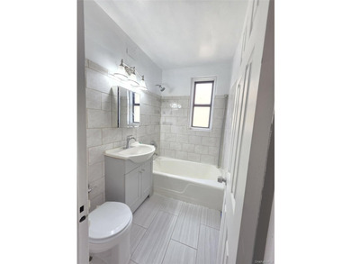 Welcome to this stunning 2 Bed room Co-Op in the Heart of the - photo 12