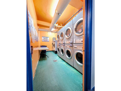 Welcome to this stunning 2 Bed room Co-Op in the Heart of the - photo 14