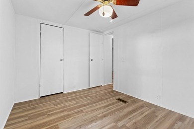 **BEST PRICED DEEP-WATER HOME IN STEINHATCHEE** Escape to the - photo 19