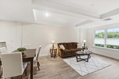 A refined one-bedroom residence at Sweetwater offering - photo 2