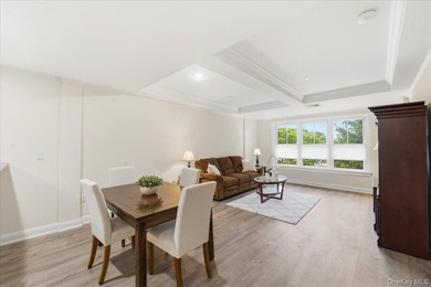 A refined one-bedroom residence at Sweetwater offering - photo 3