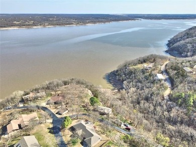 A stunning lake view welcome's you the moment you step inside - photo 31