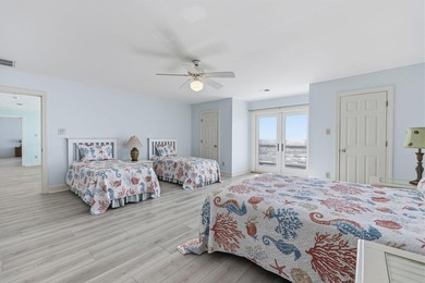 Oceanfront, five-bedroom, six-bathroom, fully remodeled raised - photo 37