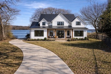 Stunning Lakefront Property on Lake Worth with a pool and a - photo 2