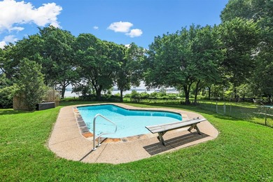 Stunning Lakefront Property on Lake Worth with a pool and a - photo 3