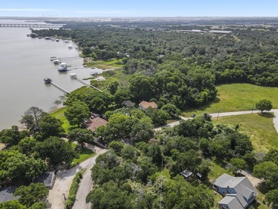 Stunning Lakefront Property on Lake Worth with a pool and a - photo 7