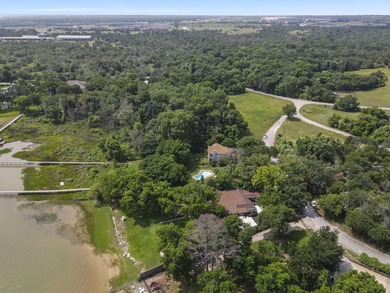 Stunning Lakefront Property on Lake Worth with a pool and a - photo 9