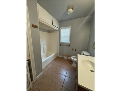 Perfect home for a large family, a rental , or someone that - photo 17