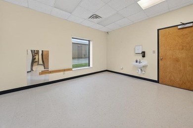 Excellent commercial opportunity in a high-visibility Henderson - photo 10