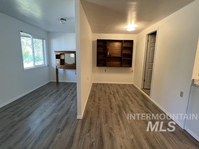 Located in beautiful Garden Valley. Home has 2 bedrooms and 2 - photo 23