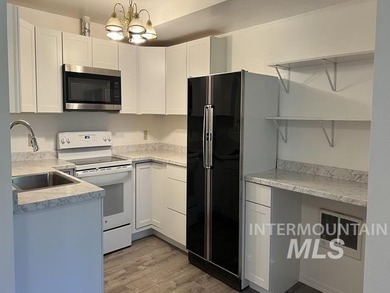 Located in beautiful Garden Valley. Home has 2 bedrooms and 2 - photo 26